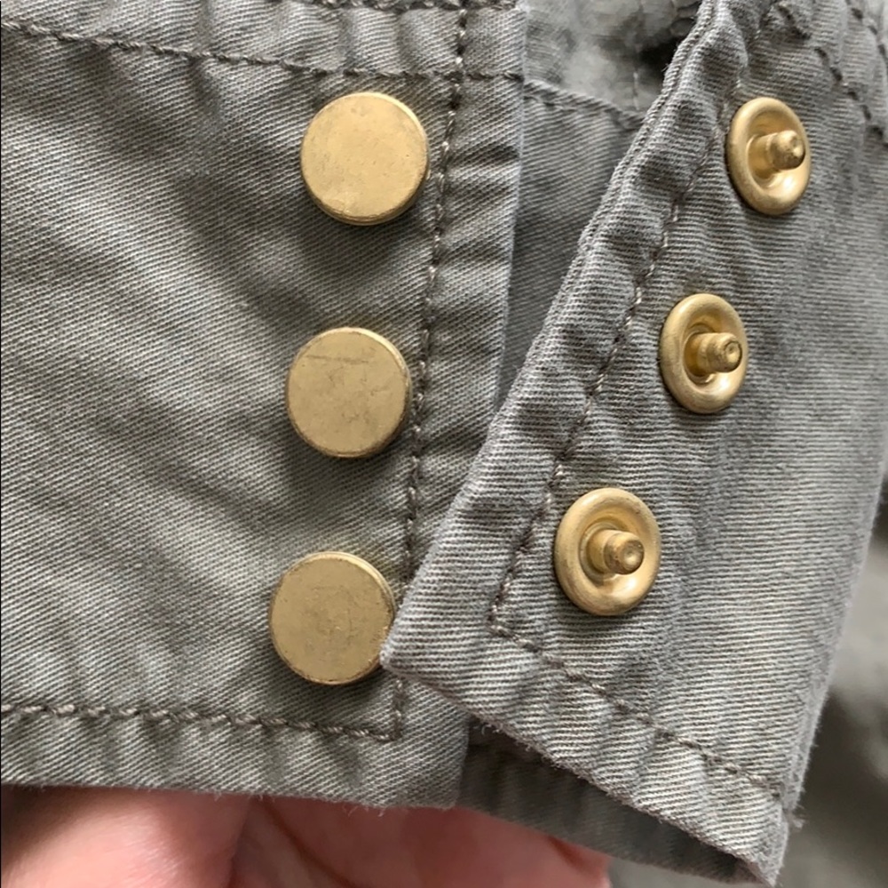 🇨🇦Canada Day SAVING SALE🇨🇦 NWT Rivet botton down shirt